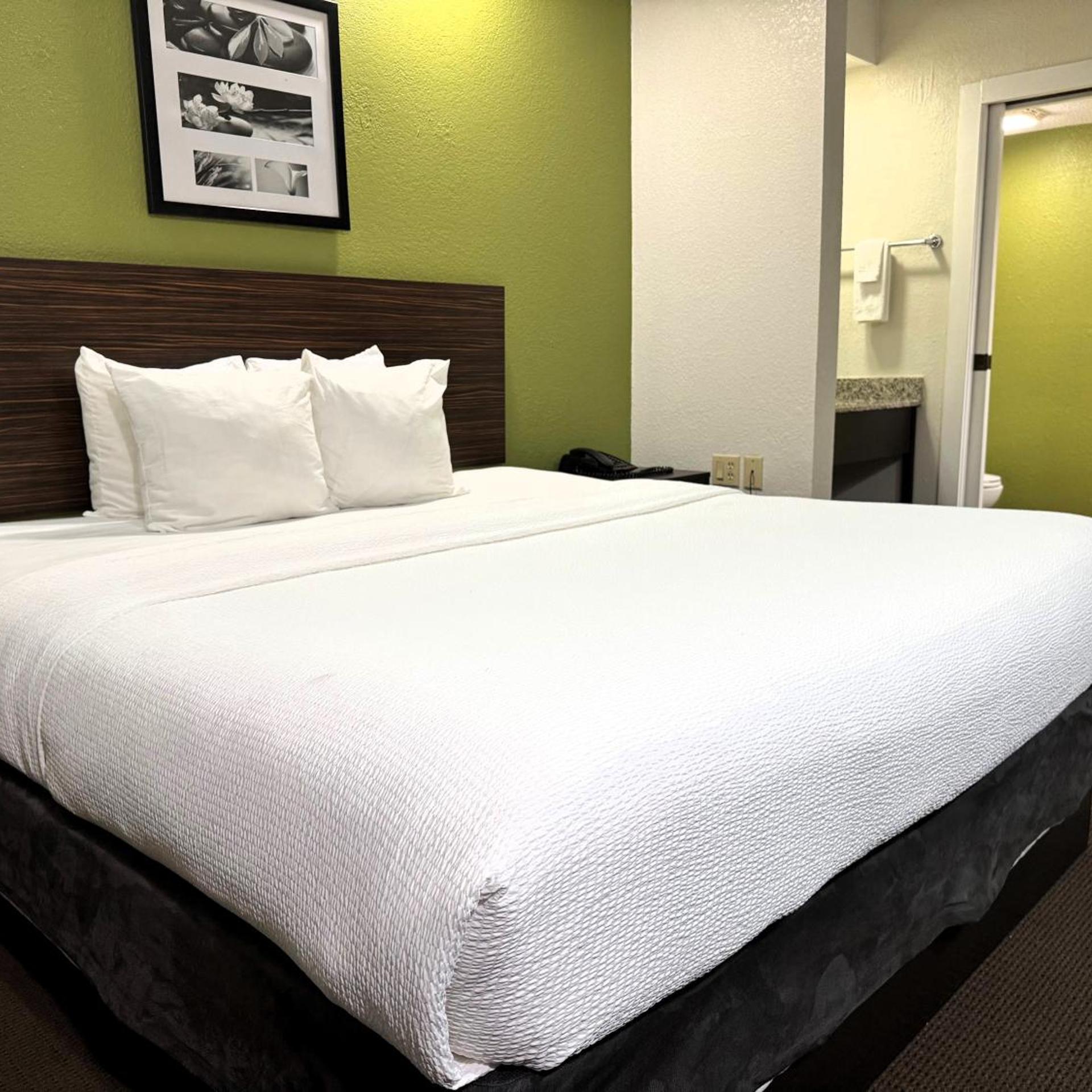 جناح بسرير كينج بغرفة نوم واحدة، Travelodge by Wyndham Flowood 5/9