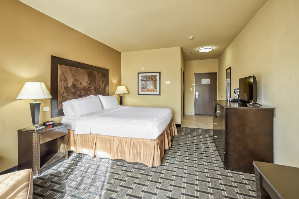 Holiday Inn Express Suites Beeville 20/76