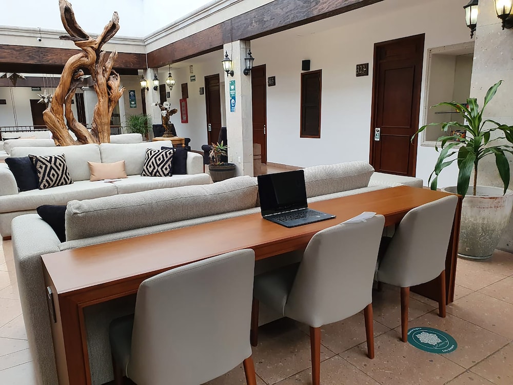 Hotel La Casona 62/68