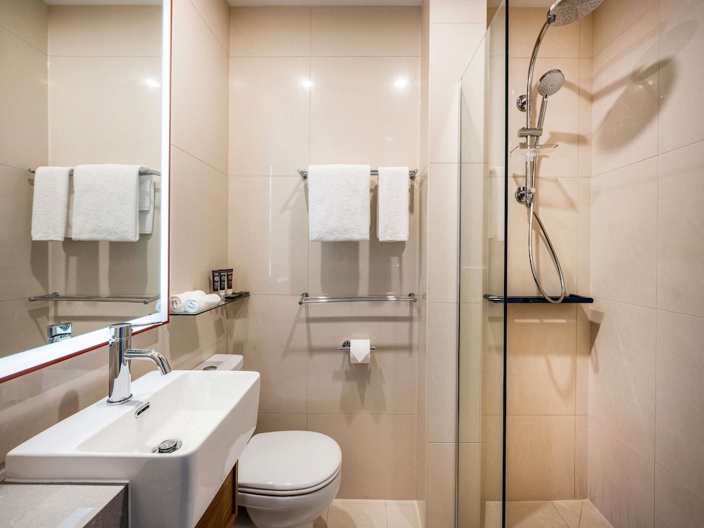 Novotel Melbourne Preston 93/94