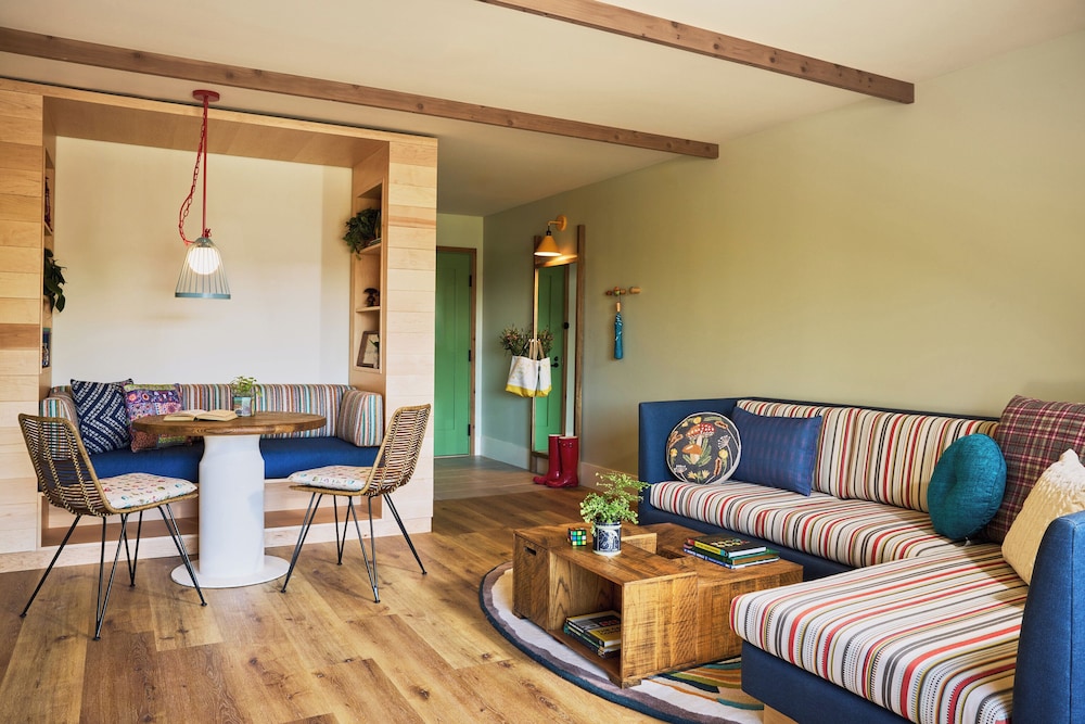 Treehouse Hotel Silicon Valley 25/50