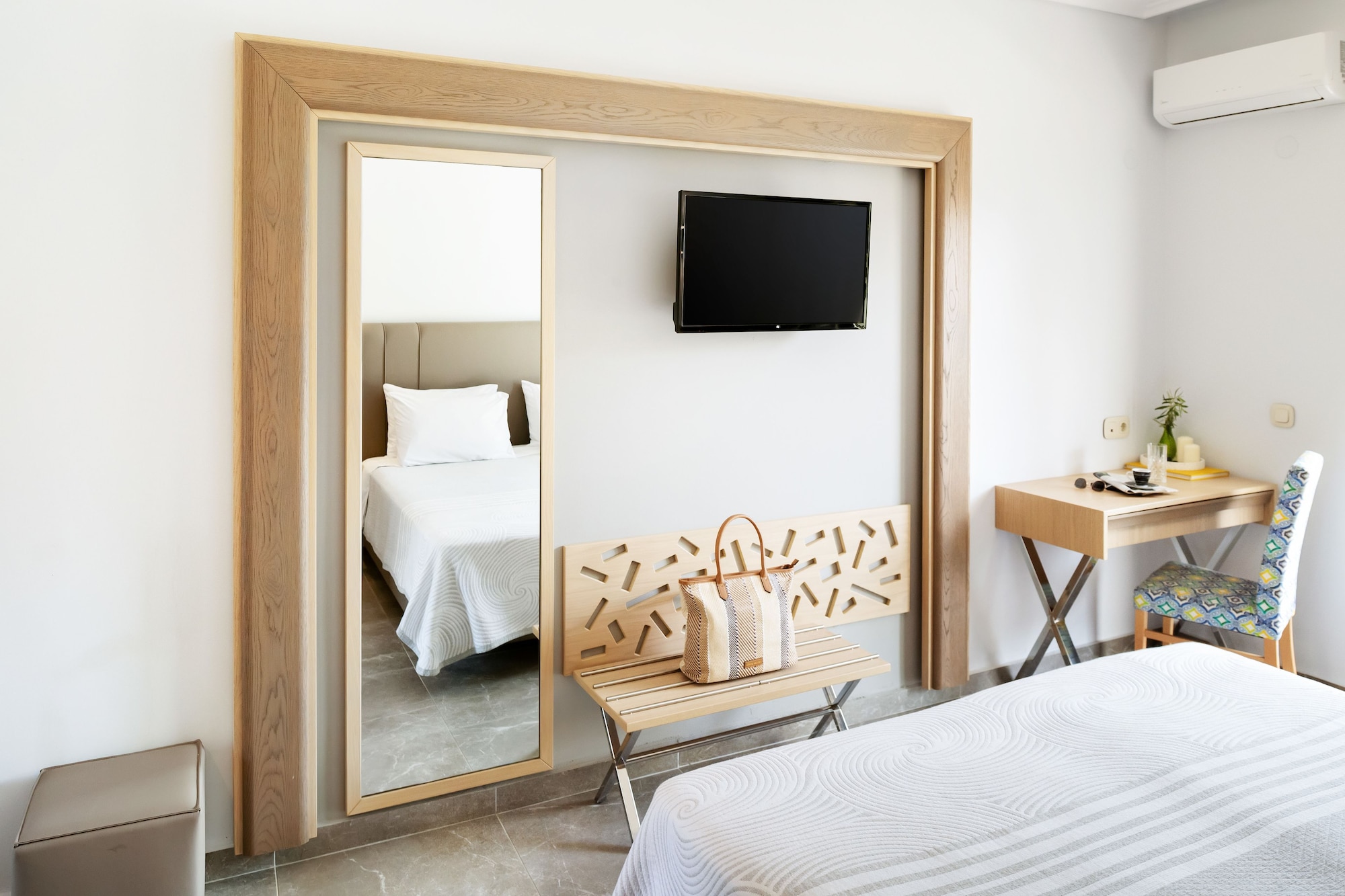 SUPERIOR, DOUBLE BED