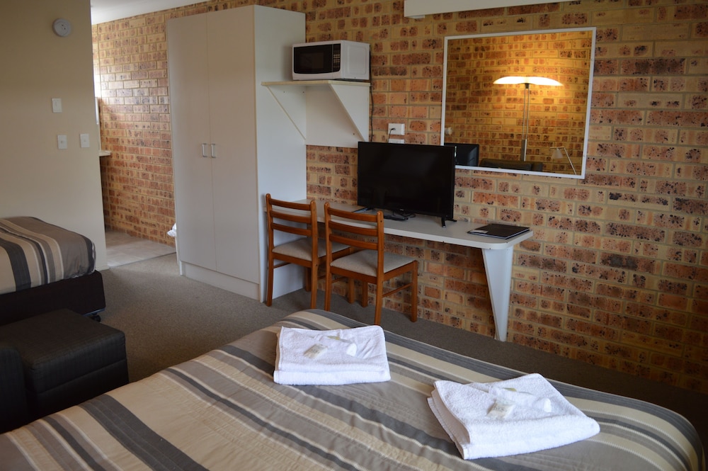 Golden Beach Motor Inn 23/45