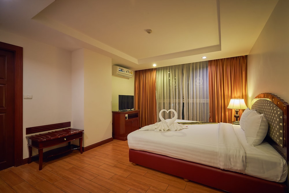 2 Bedrooms, Family Suite, 1 Single and 2 Queen Beds، Nana Hiso 2/4