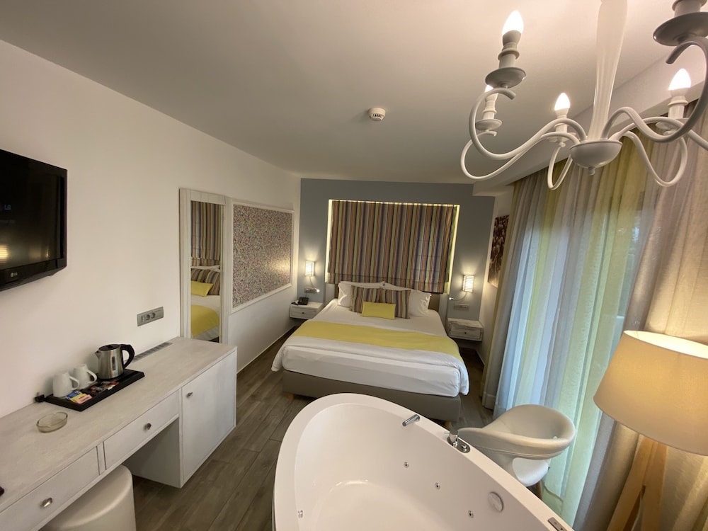 Cooee Kyknos Beach Hotel 33/75