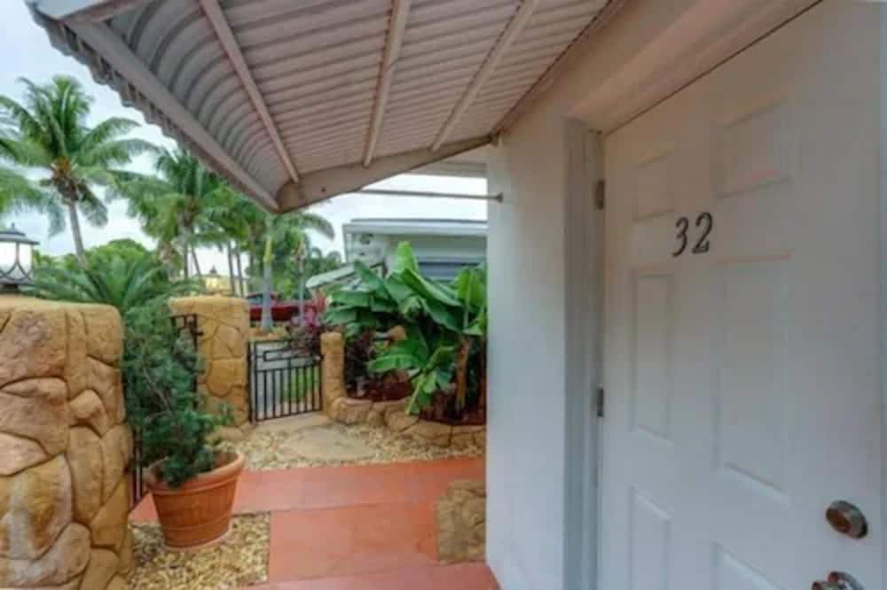 Green Seas Motel 9/50