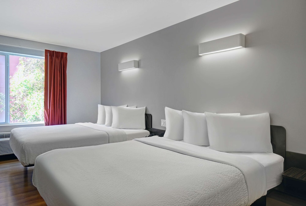 Motel6 Airdrie Ab 13/68
