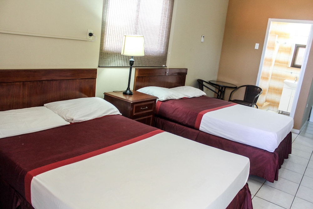 STUDIO, QUEEN BED