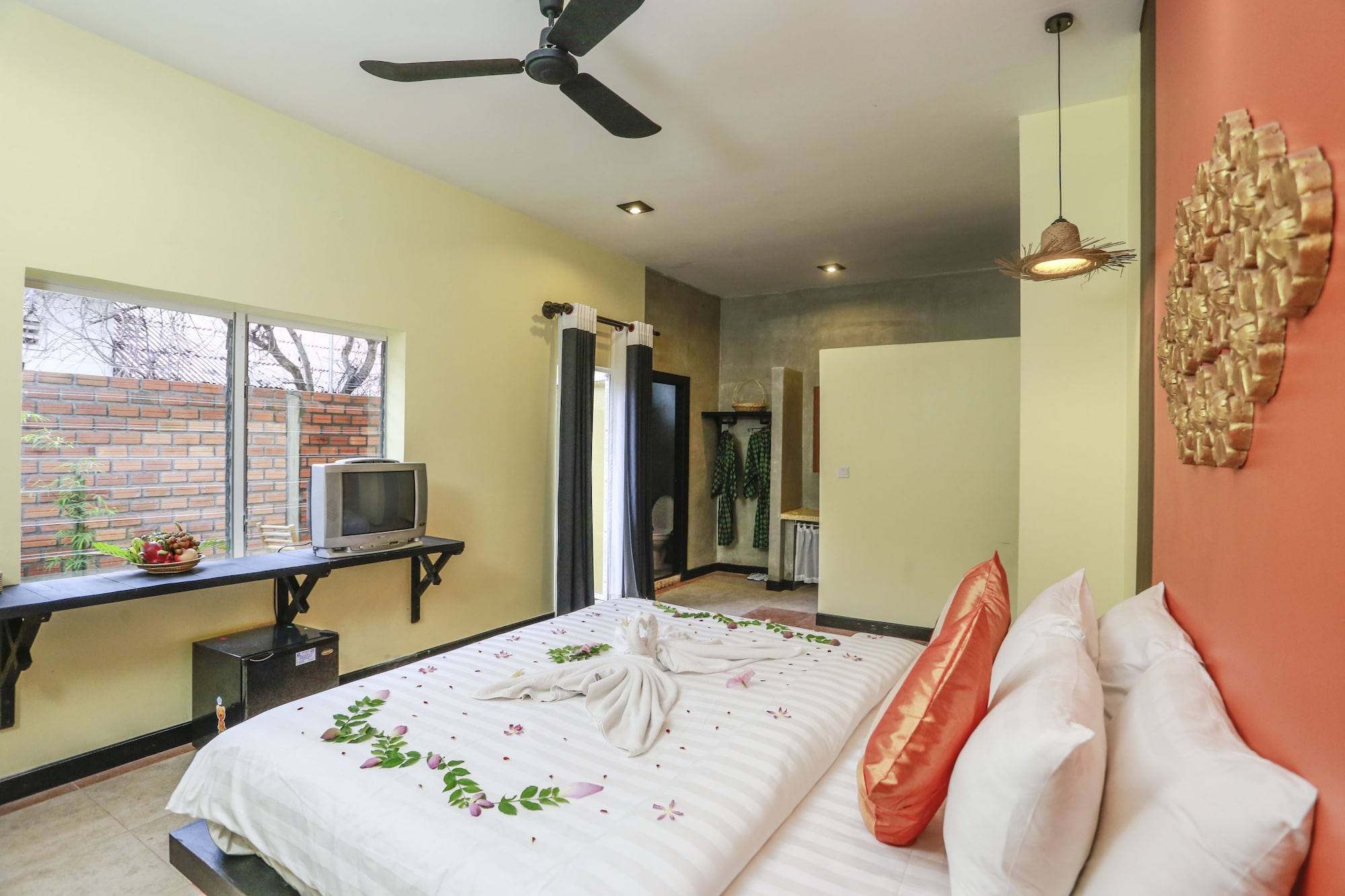 STUDIO, DOUBLE BED, TERRACE, POOL ACCESS