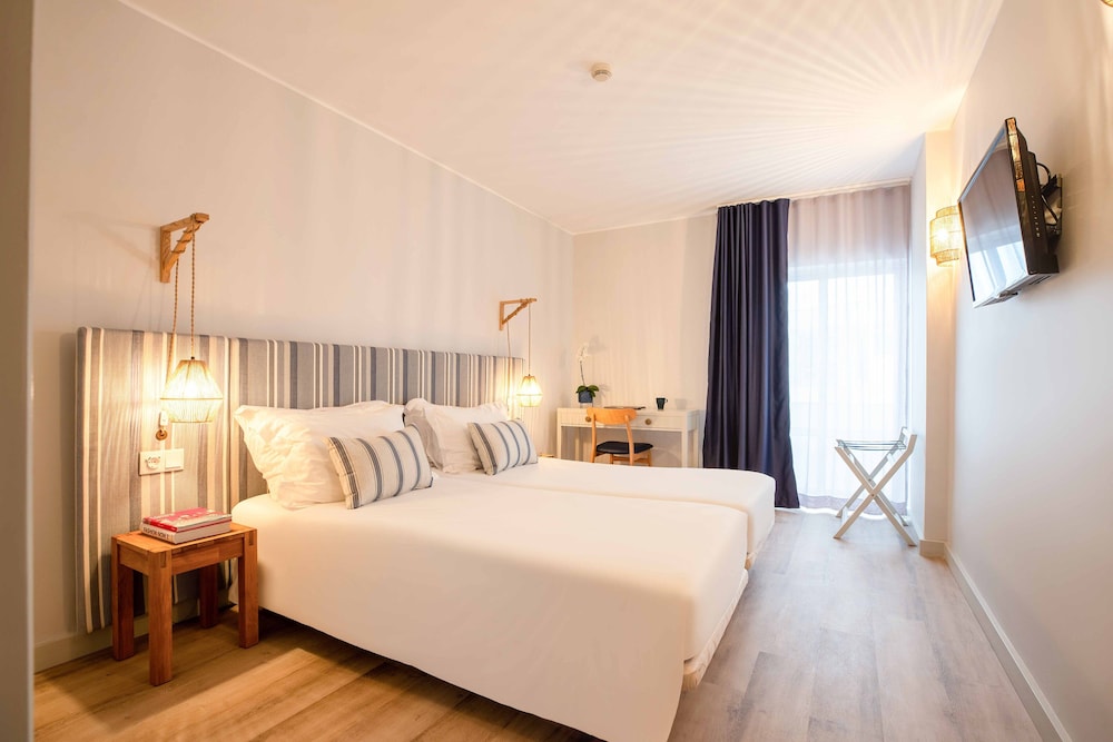 Aqualuz Lagos By the Editory 24/50