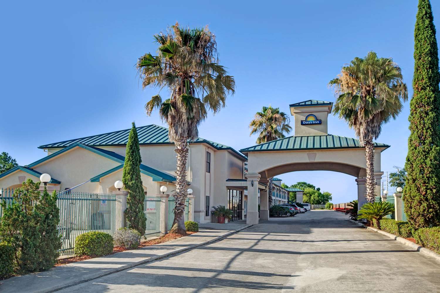 Days Inn & Suites by Wyndham Houston North/Spring 4/9