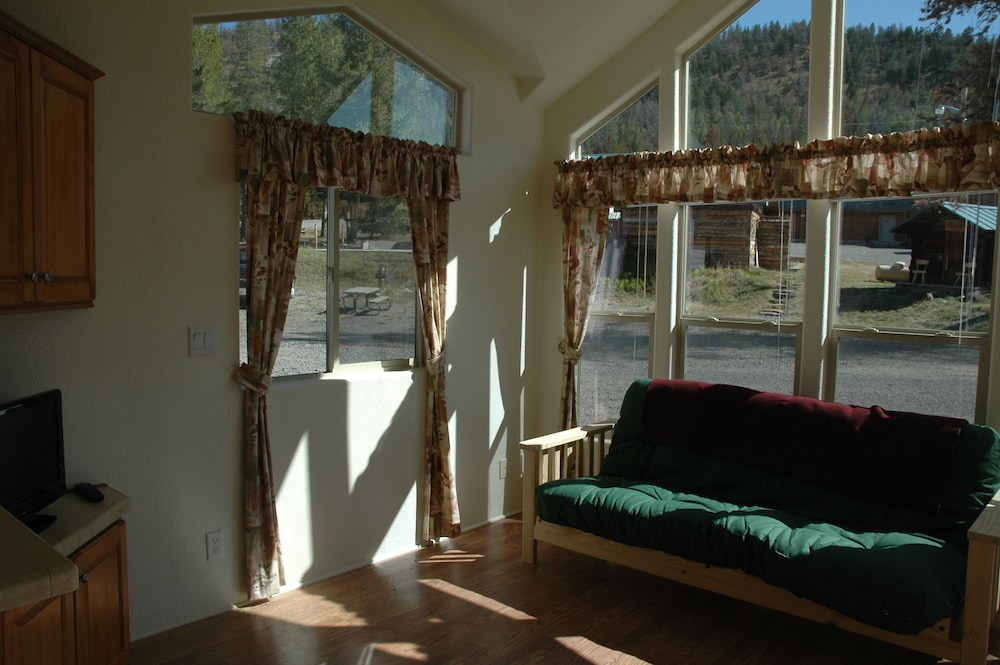 Lava Mountain Lodge 40/69