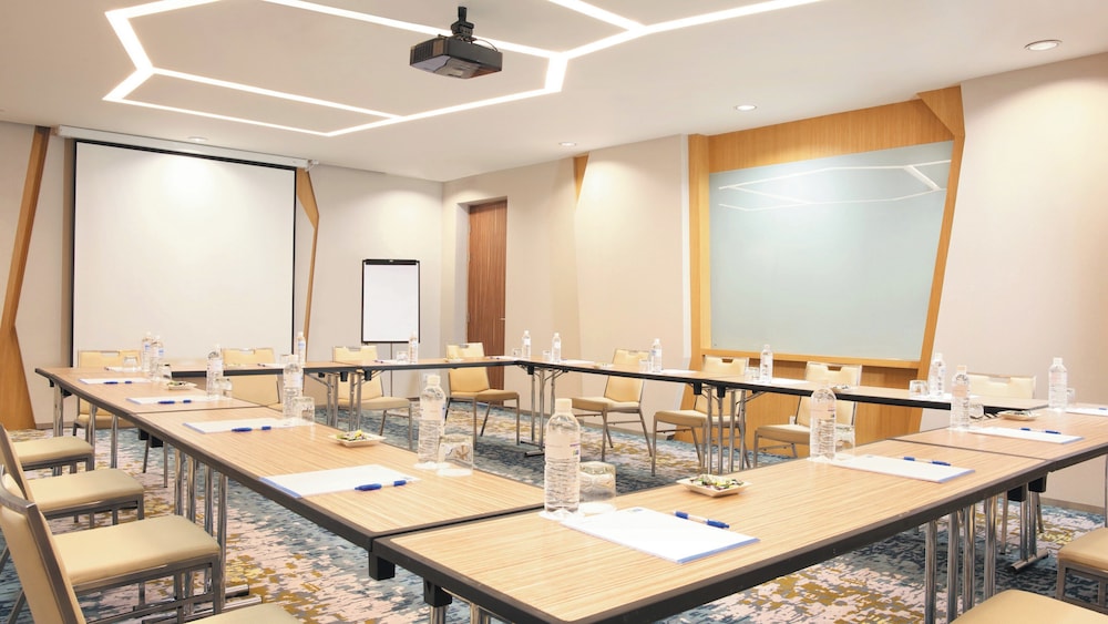 HOLIDAY INN EXPRESS BARUNA BALI 61/73