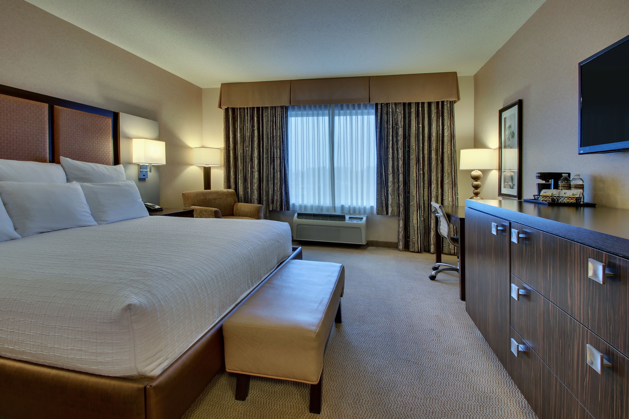Luxury, King Bed, Strip Side View
