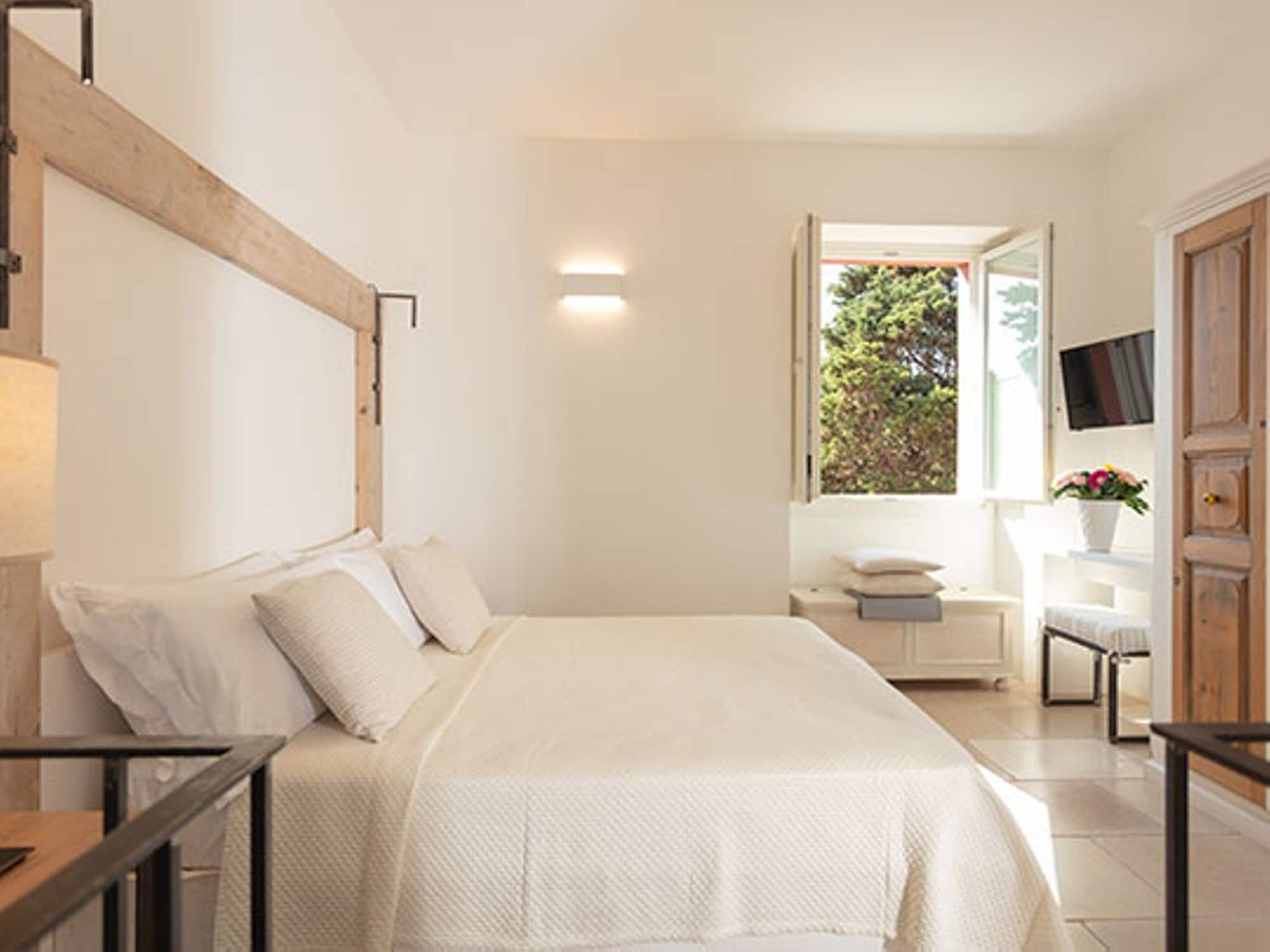 Junior Suite, Deluxe, Queen Bed, Two Story, Sofa