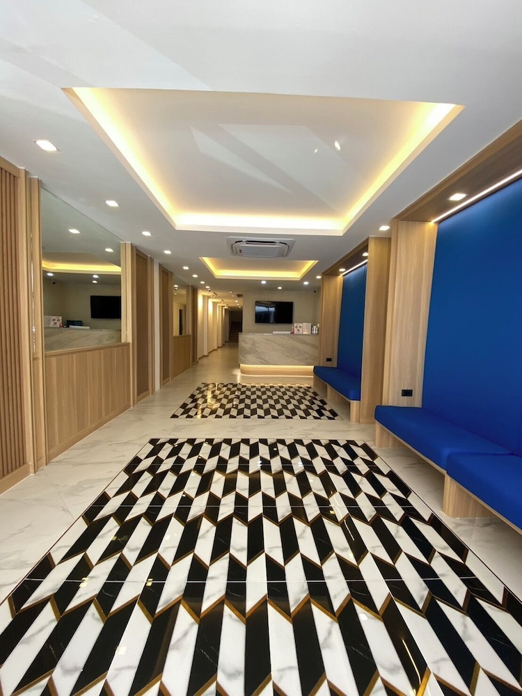 Armoni Patong Beach Hotel 66/78