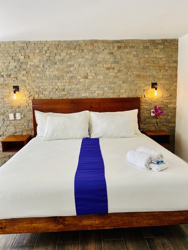 Hotel & Suites Cerro Rojo 25/68
