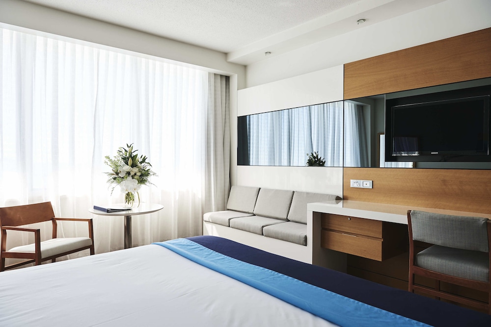 غرفة تنفيذية بسرير كينج بإطلالة على البحر، The Ville Resort - Casino 2/3