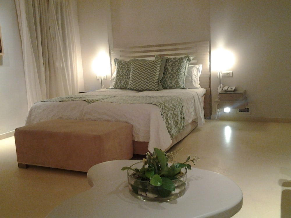 Iria Beach art hotel 8/69