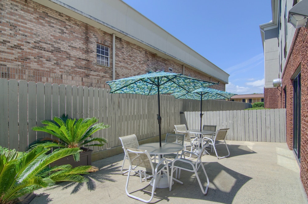 Comfort Suites Mobile-South Alabama University Area 39/43