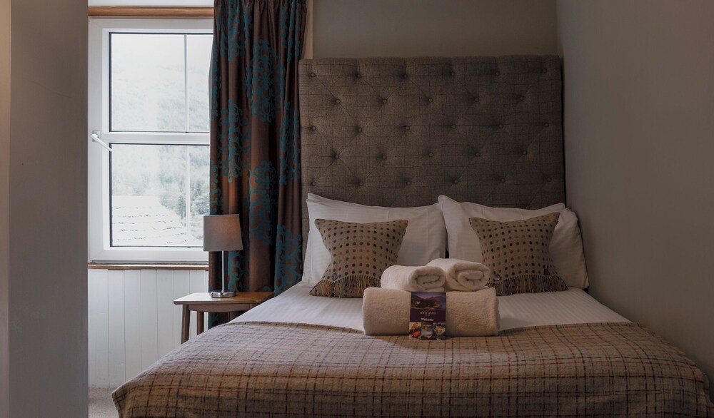 CLASSIC, SINGLE, LARGE SINGLE BED, LAKE VIEW