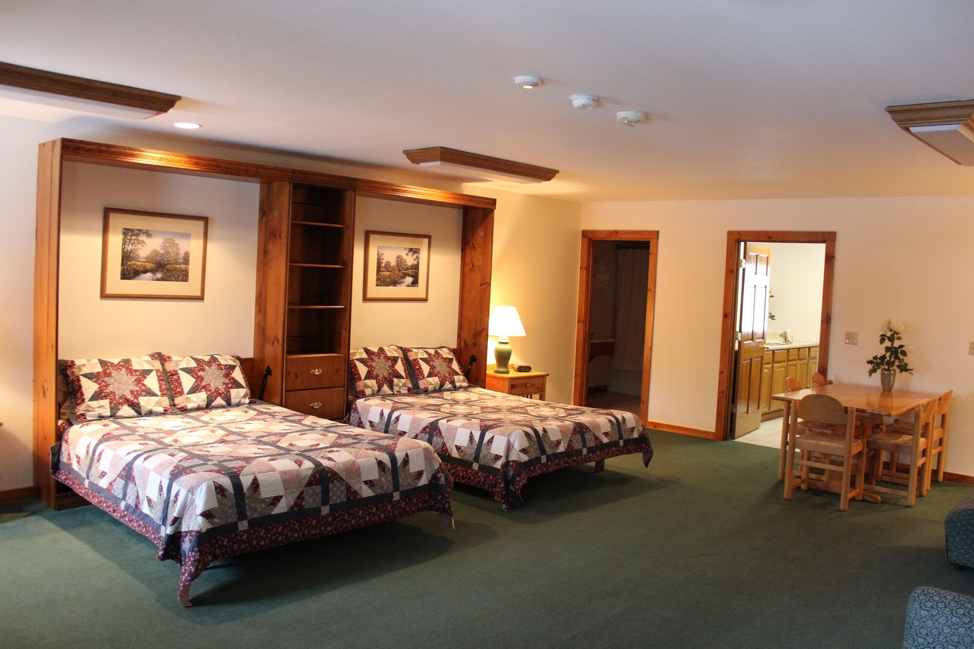 Deluxe, Family, 2 Murphy Beds, 2 Queen Beds, 2 Sofa, Kitchen