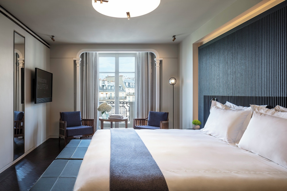 DELUXE, EIFFEL VIEW, BALCONY
