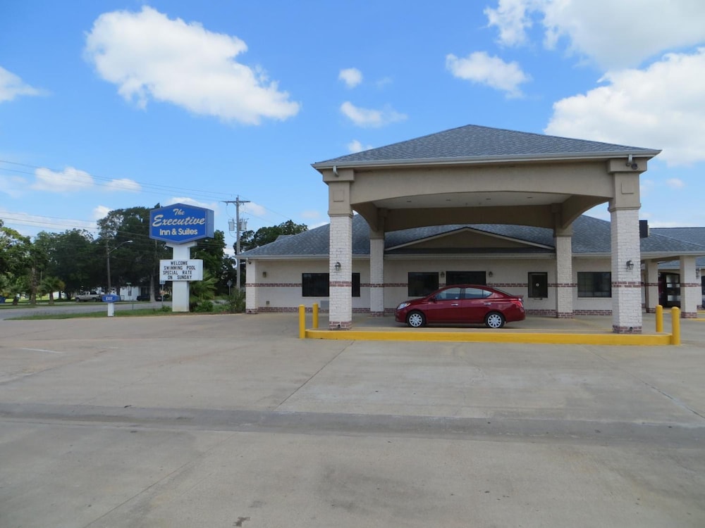 The Executive Inn Suites 58/67