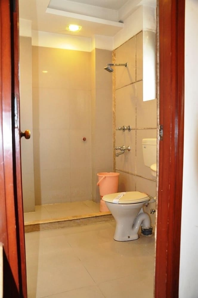 Mandakini Plaza Hotel 19/21
