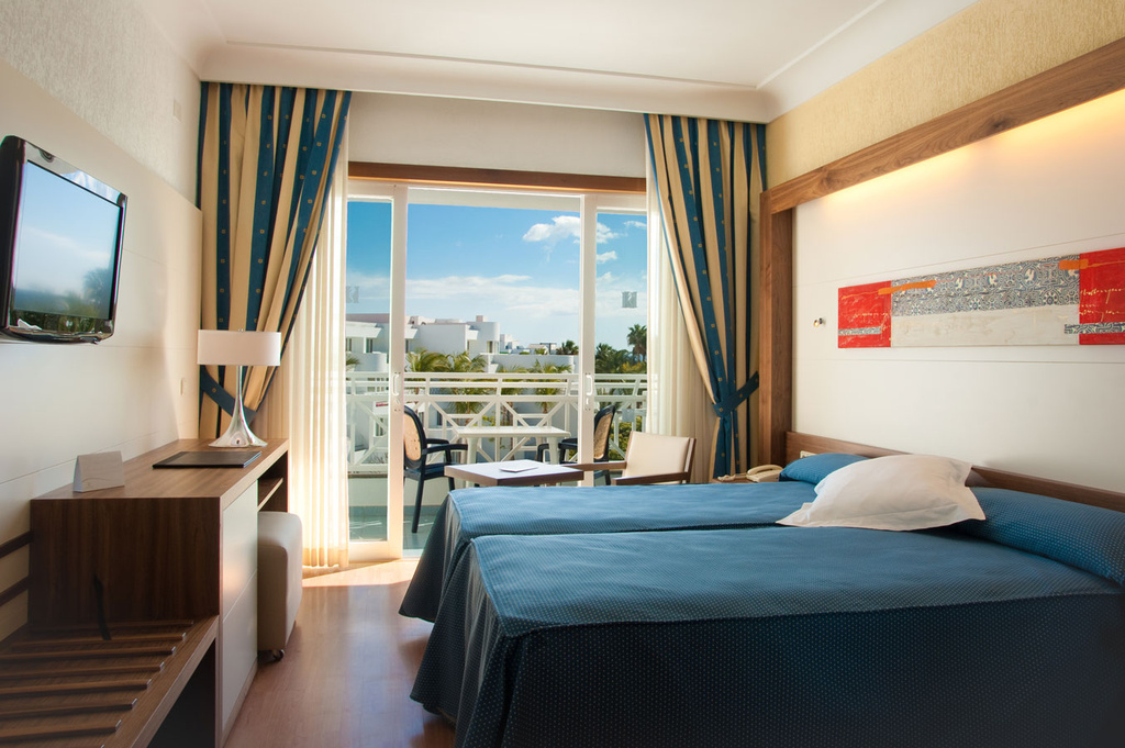 ECONOMY, DOUBLE OR TWIN BED