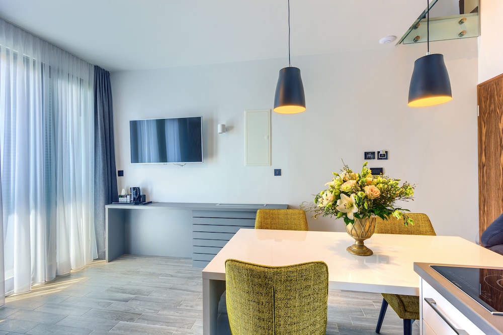 Bel Residence 56/80
