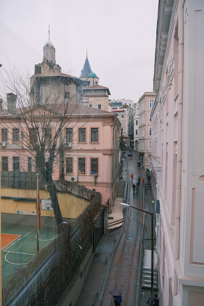 No 8 Galata 2/50