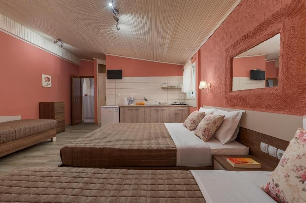 Ouzas Hotel 25/38