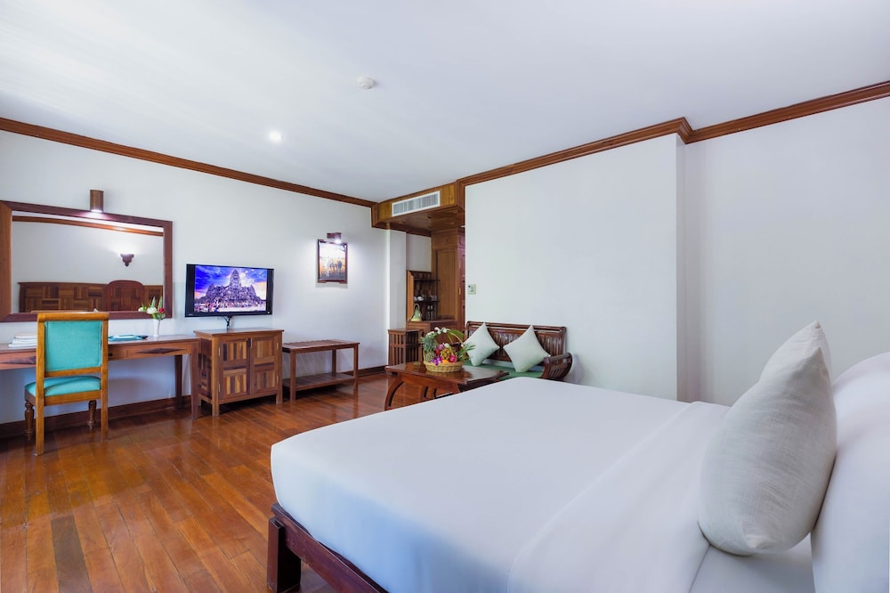 DELUXE, DOUBLE BED, RIVER VIEW