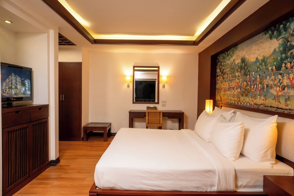 EXECUTIVE, SUITE