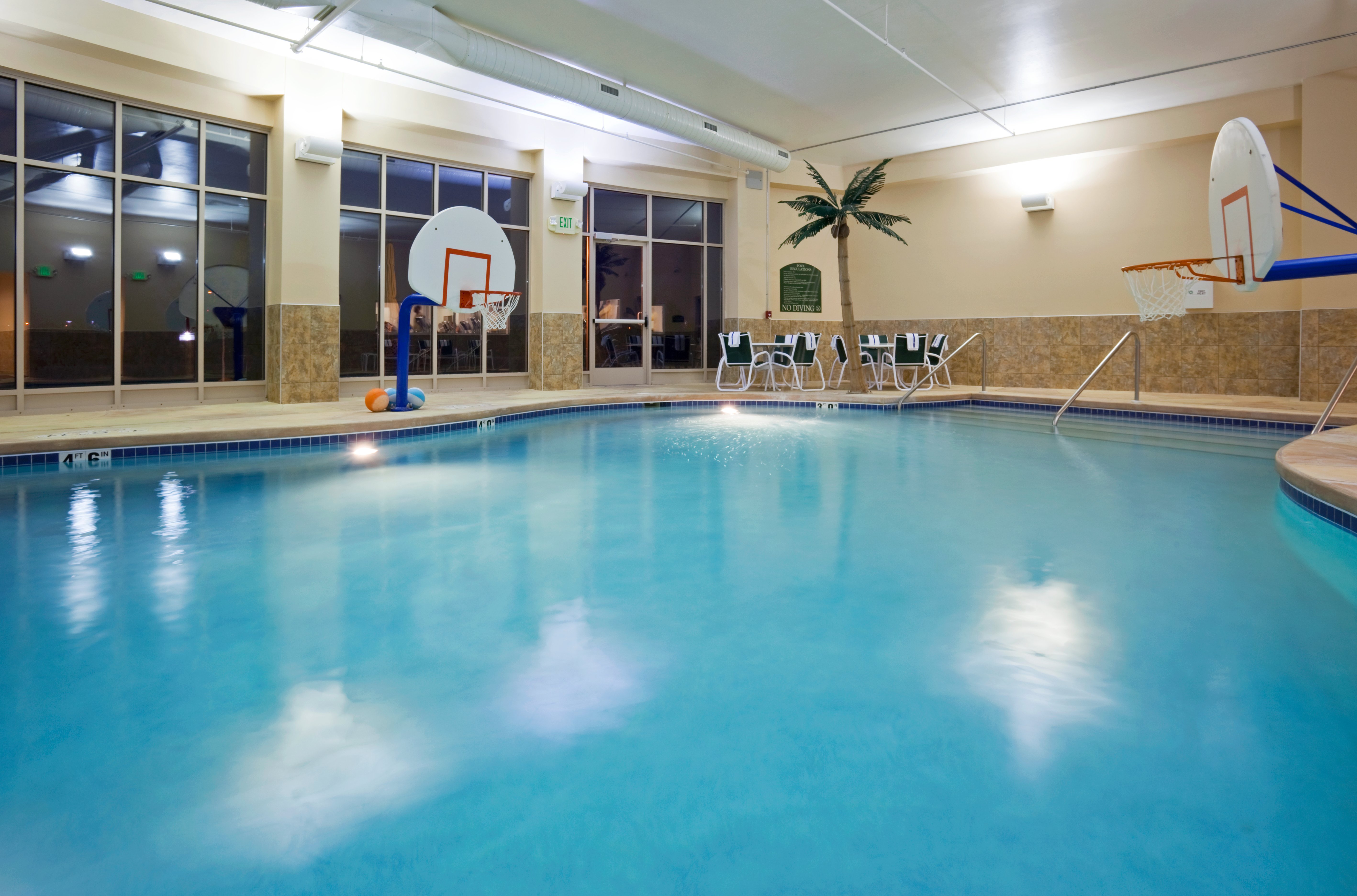 Holiday Inn Madison At The American Center 35/76