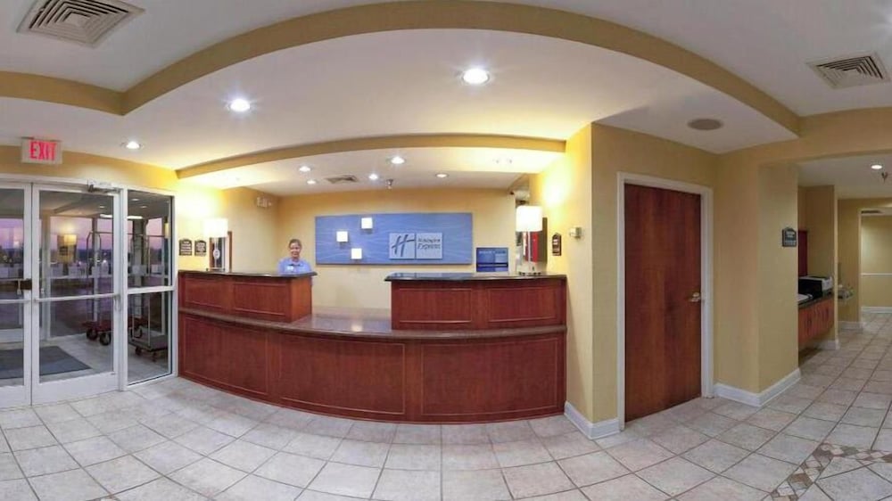 Holiday Inn Express Hurricane Mills Waverly 8/62