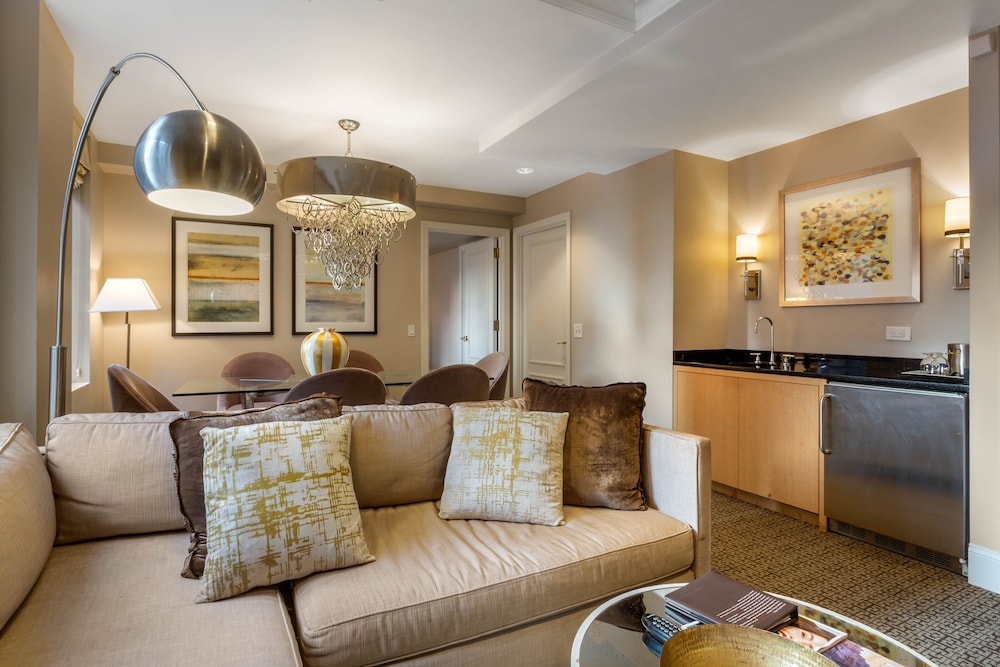 OMNI BERKSHIRE PLACE 42/62