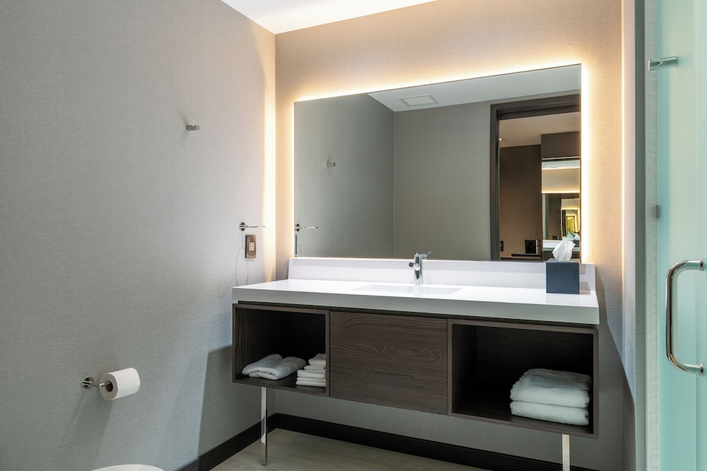 AC Hotel Burlington 49/50