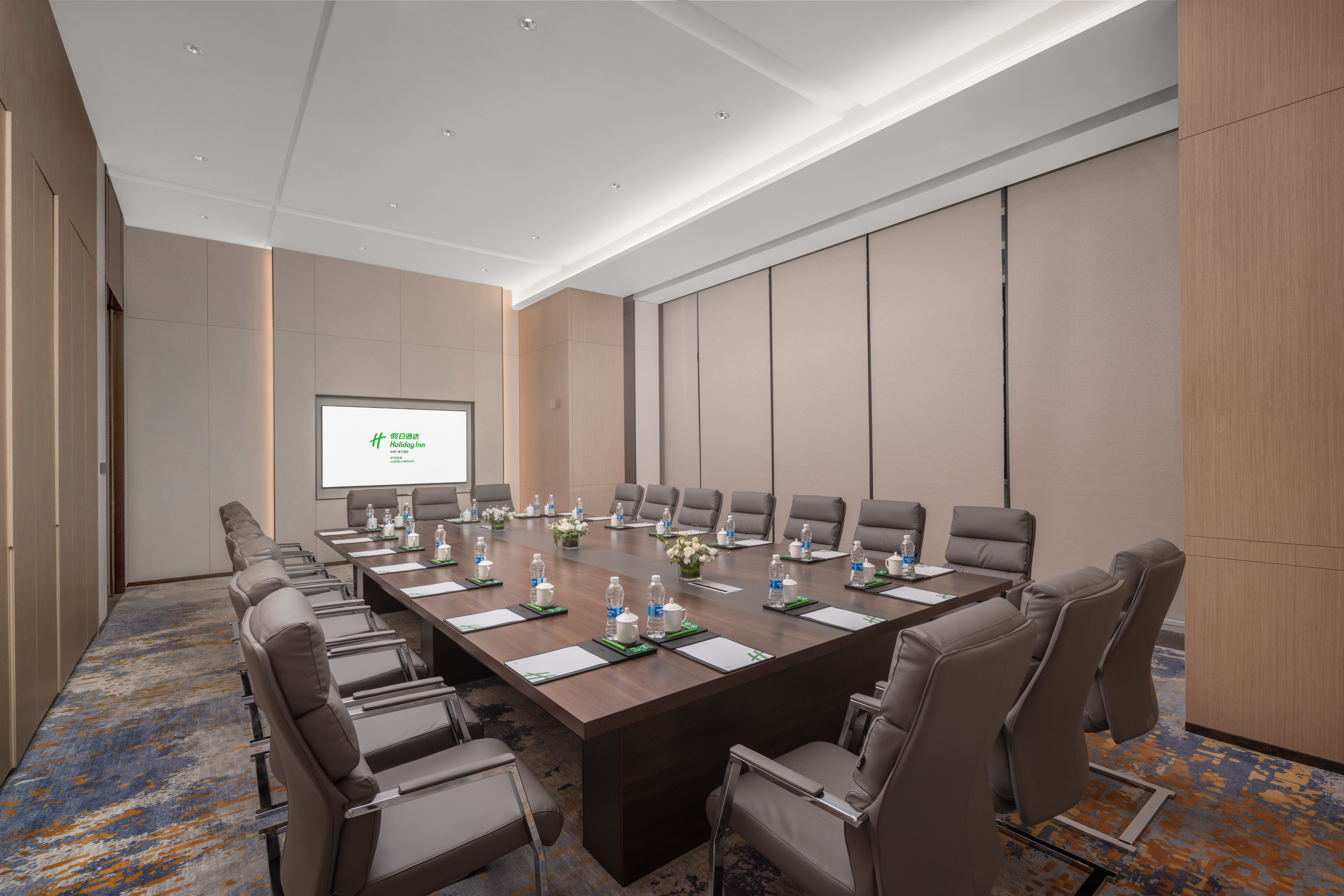 Holiday Inn Luzhou Longjian 35/43
