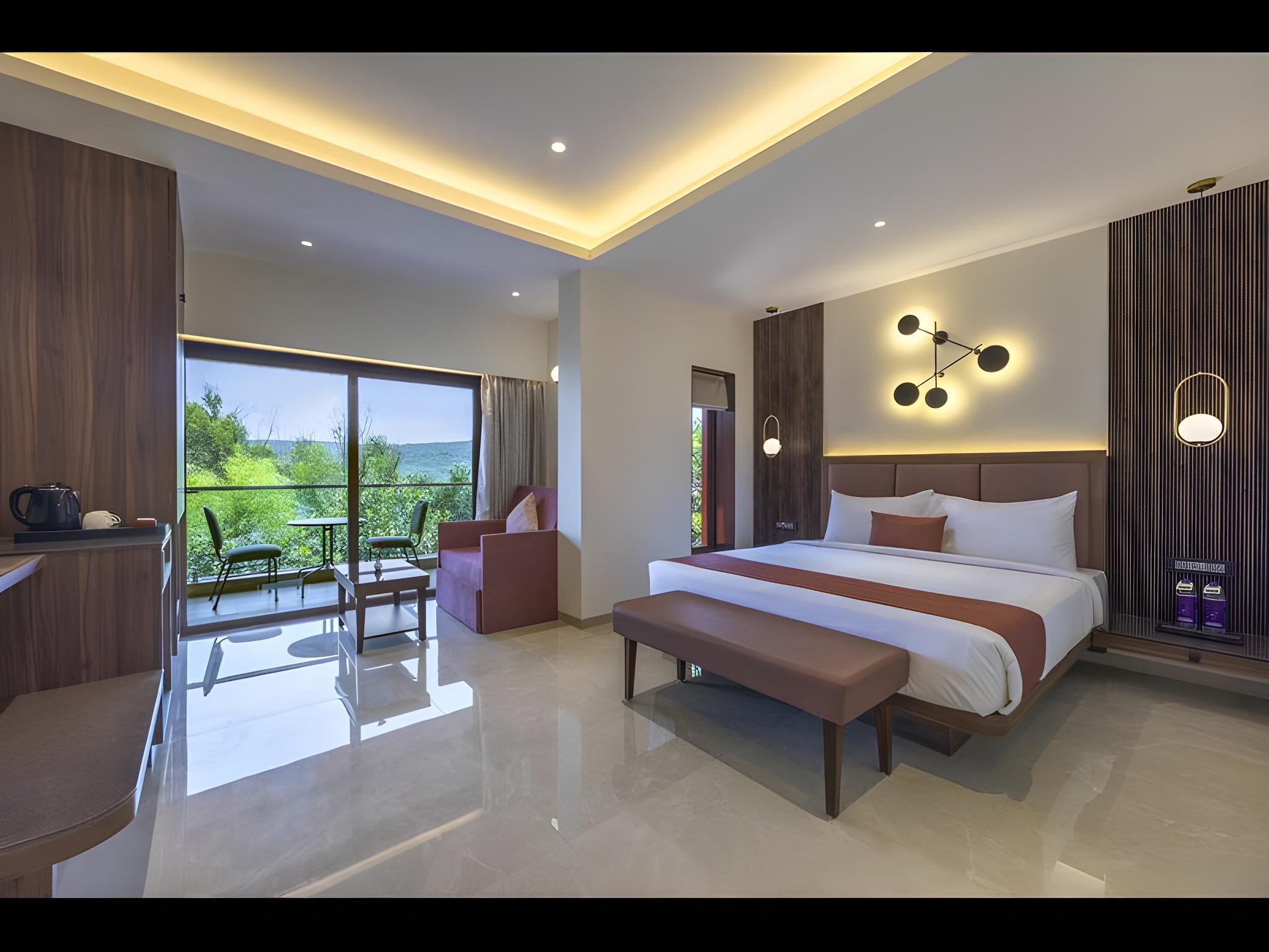 Stella, Suite, Orchid Wing