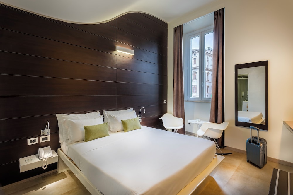 NAVONA SUITES 29/52