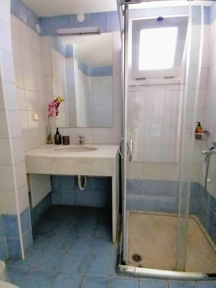 استوديو ثلاثي بثلاثة أسرّة بإطلالة على البحر، MIRABELLA APARTMENTS 3/4