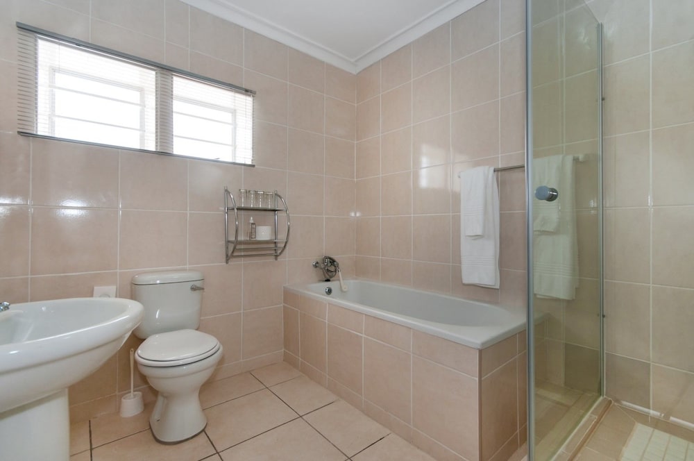Millard Crescent Guest House 21/31