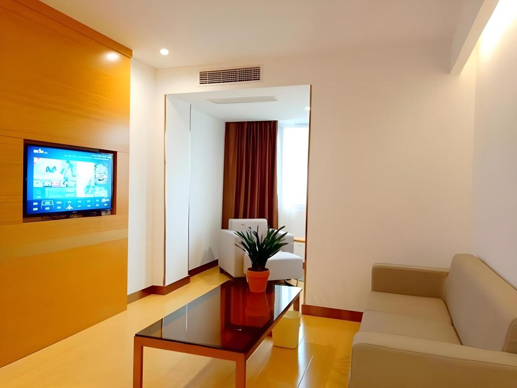 Suite, King Bed