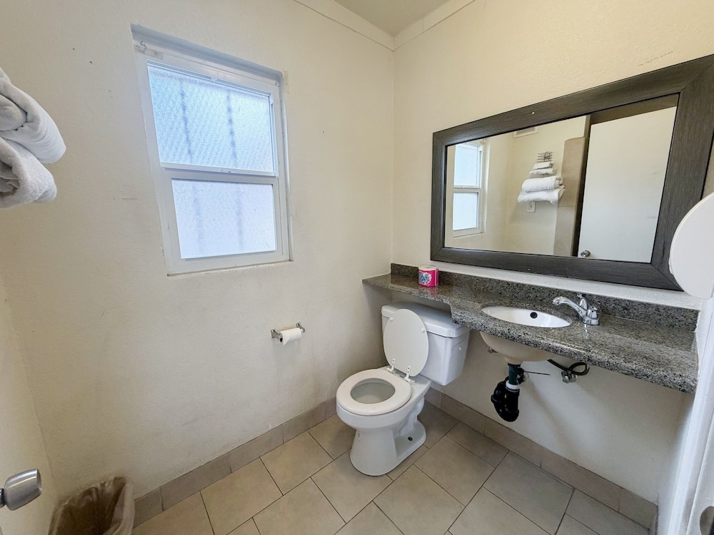 Royal Inn and Suites 38/42