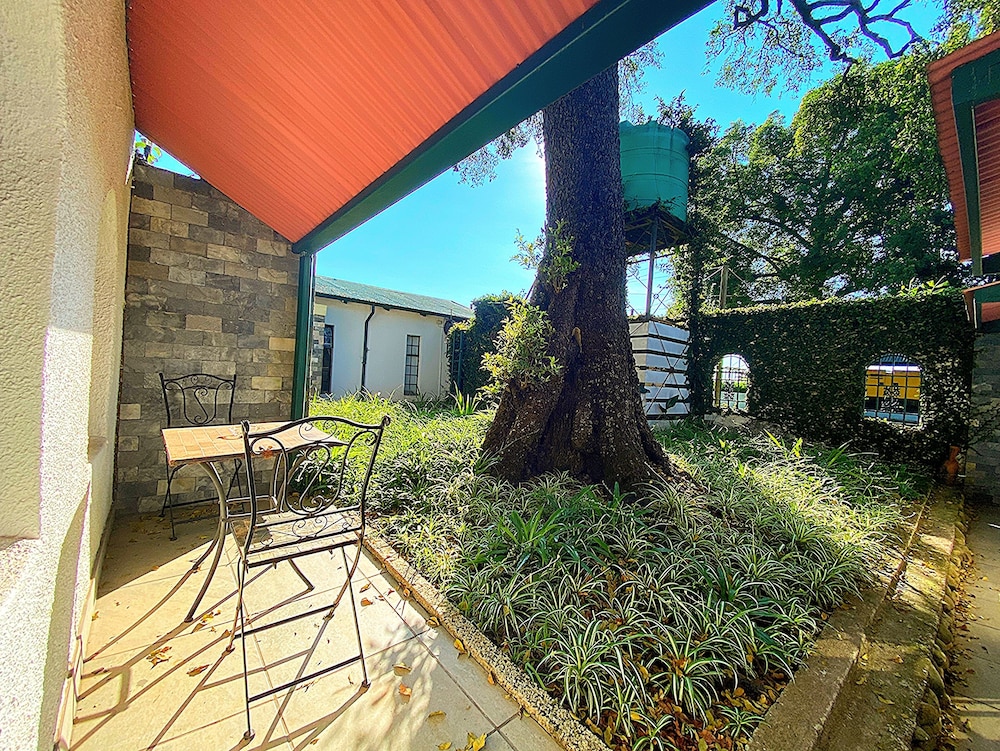 Sherwood's Country House 21/50