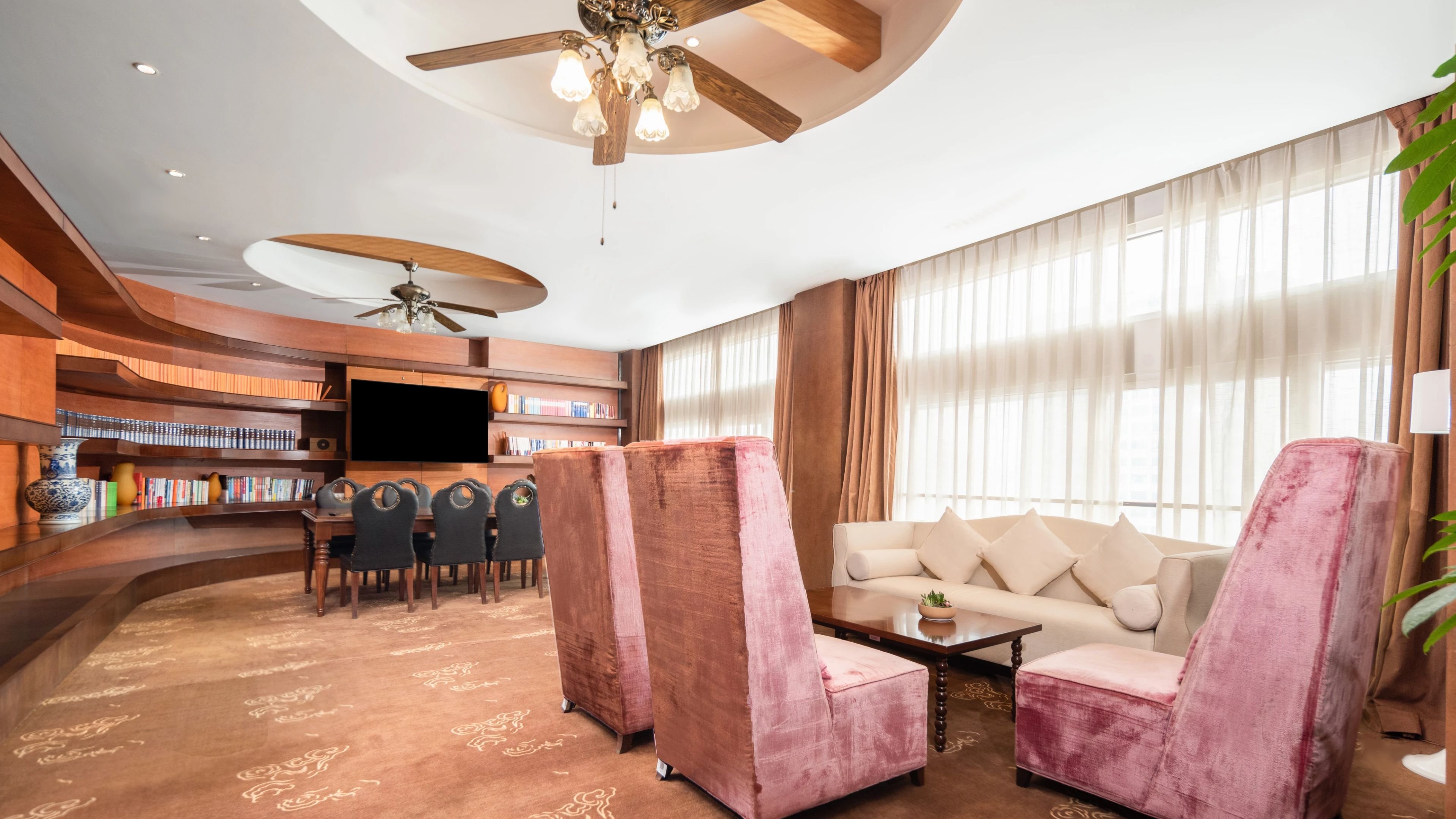 HOLIDAY INN SHIJIAZHUANG CENTRAL 43/77