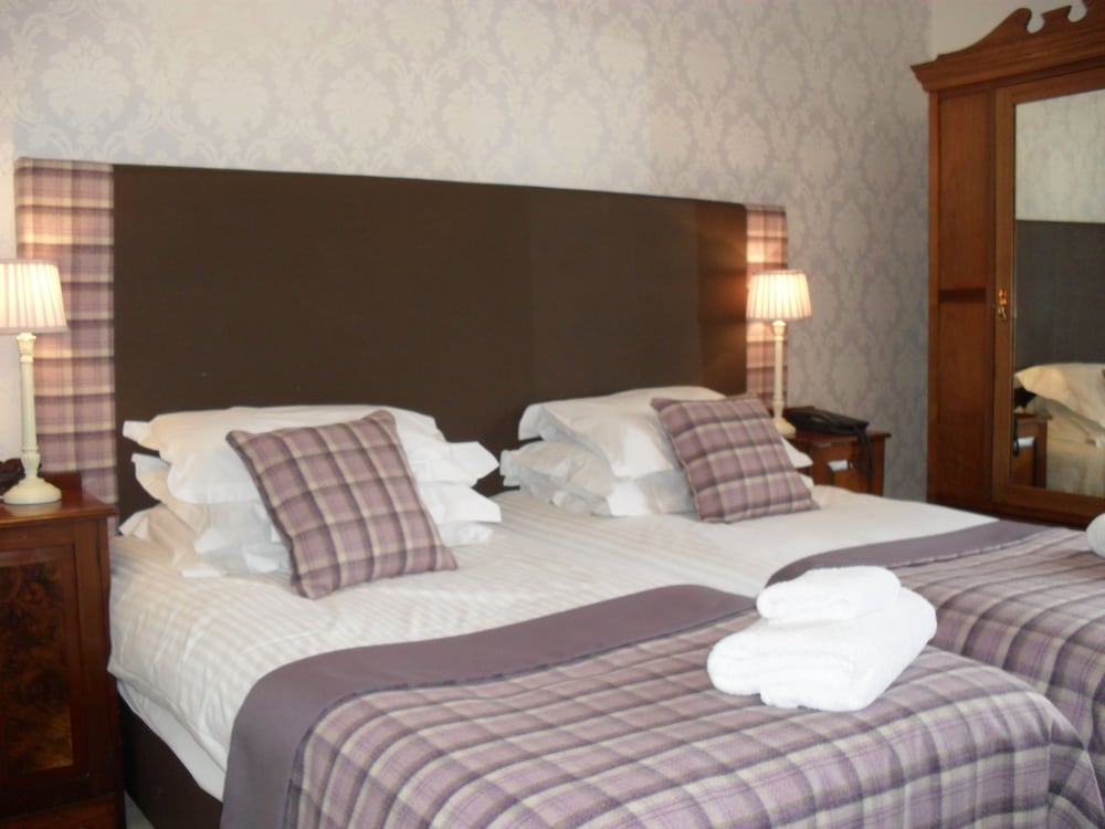 Albany Hotel 13/39