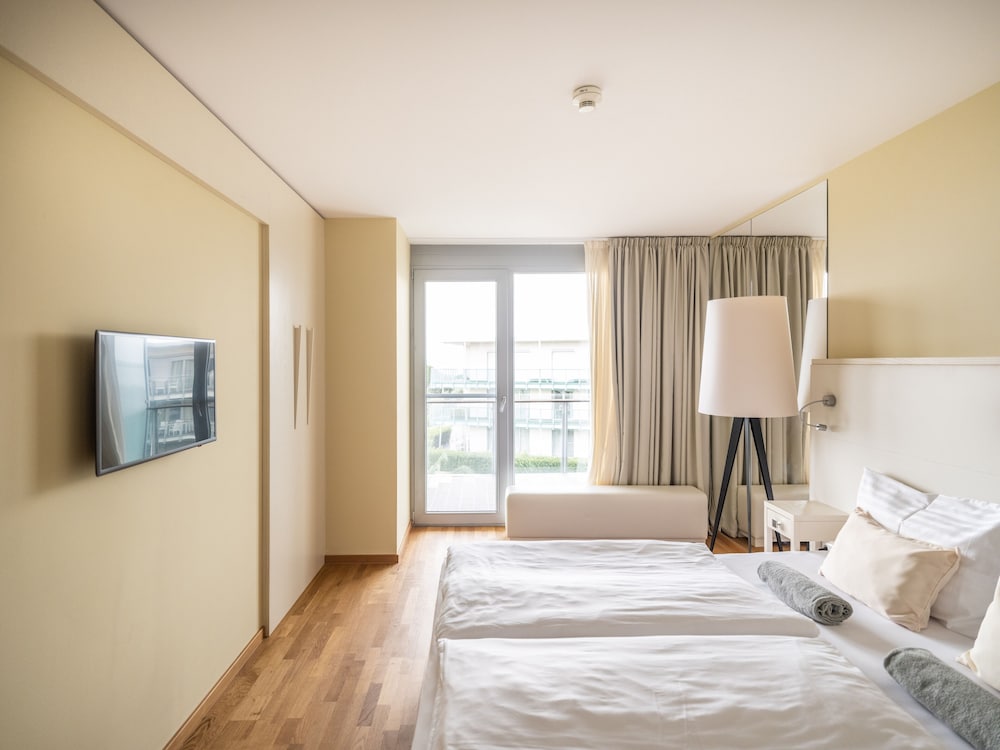3 BEDROOMS, LUXURY, APARTMENT, PARTIAL SEA VIEW, BALCONY
